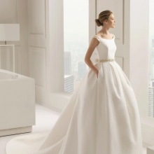 Скромна великолепна сватбена рокля от Роза Клара