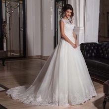Подпухнала сватбена рокля от Crystal Design