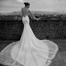 Сватбена рокля Алесандра Риноудо с влак