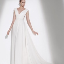 Gaun pengantin dari koleksi 2015 dari Eli Saaba Empire
