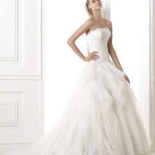 Suknia ślubna z kolekcji DREAMS od Pronovias wspaniała