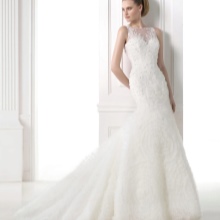 Wedding dress from the DREAMS collection by Pronovias with lace