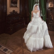 Gaun pengantin dari Ange Etoiles yang luar biasa