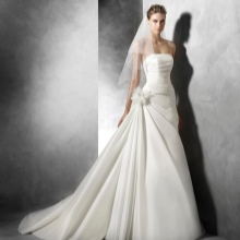 Драпирана сватбена рокля Pronovias