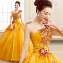 Çin'den sarı kabarık gece elbisesi