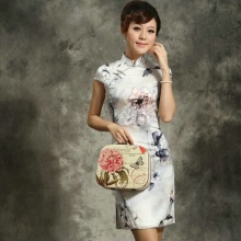 Китайска бяла рокля с щампа