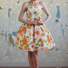 فستان بطبعة برتقالية