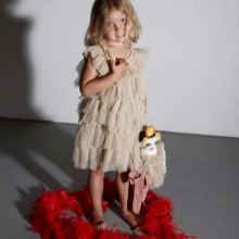 Vestido elegante para menina de 4-5 anos com petecas