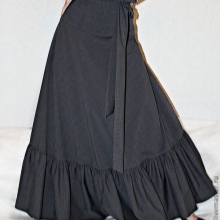 váy maxi màu xám với vạt