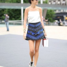 Kratka a-line suknja s ljetnim tenisicama