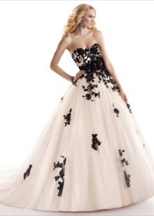 Gaun pengantin hitam dan putih