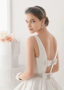 Long open back wedding dress with bow
