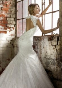 Vestuvinė suknelė iš ažūrinių nėrinių