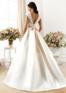 Silné svadobné šaty