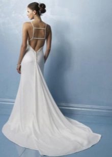 Tessere sul retro di un abito da sposa