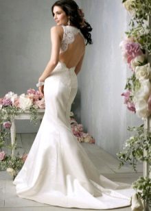 Vestuvinė suknelė su pjūviu iki juosmens