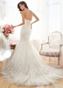 فستان زفاف عالي العنق