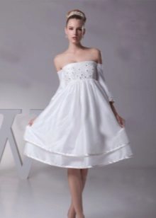 къса сватбена рокля с рокля с пола
