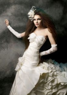 Gaun pengantin untuk seorang gadis dengan payudara kecil