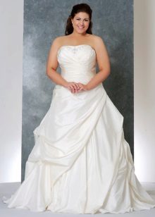 Gaun pengantin untuk seorang gadis dengan payudara megah