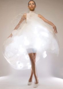 שמלת כלה לבנה עם נוריות LED