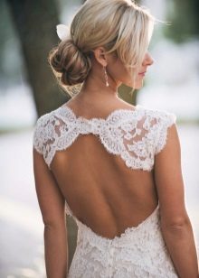 Vestido de noiva com laço aberto nas costas
