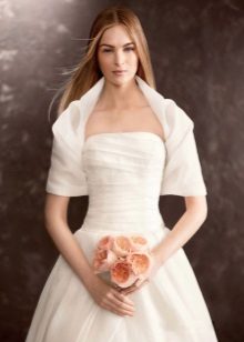 فستان زفاف مع بوليرو
