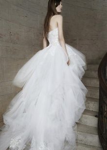Um vestido de noiva magnífico de Wong