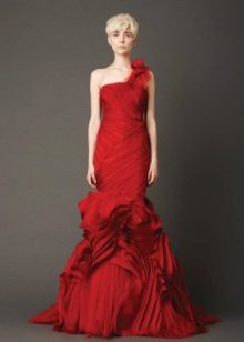 Червена сватбена рокля