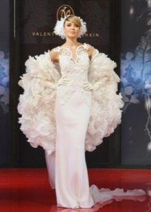 Gaun pengantin dari Yudashkin pada pertunjukan fesyen