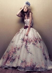 Цветна сватбена рокля