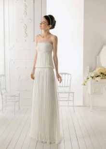 Paprasta vestuvinė suknelė su plisuotu sijonu