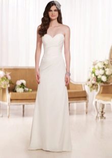 The sophistication of a straight wedding dress
