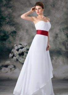 Сватбена рокля с широк червен колан