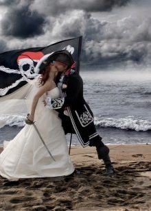 فستان زفاف بأسلوب القراصنة
