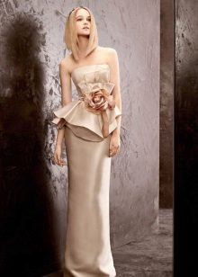 Кремова сватбена рокля с баски