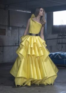 Abends geschwollenes gelbes Kleid