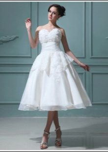 Trumpa „peplum“ vestuvinė suknelė
