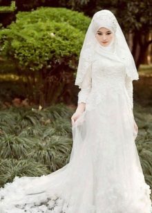 Baltų nėrinių musulmonų vestuvinė suknelė