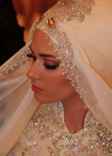 Musulmonų nuotakos vestuvių hidžabas