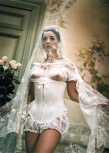Сватбена рокля откровена Моника Белучи