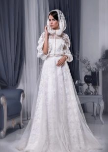 Váy cưới với áo choàng từ Svetlana Lyalina
