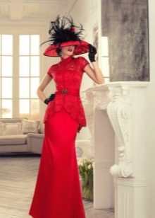 Raudona vestuvinė suknelė iš Tatjanos Kaplun