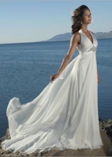 Сатенска венчана хаљина на плажи