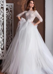 Exuberante vestido de noiva com mangas de renda