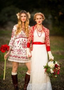 Svadobné šaty štylizované ako ruský štýl