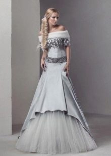 Gaun pengantin dari pereka dalam gaya Rusia