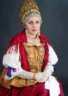 Costume russe folklorique de mariage