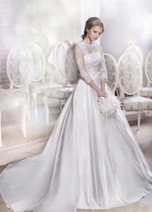 Gaun pengantin yang rimbun dengan bahagian atas renda