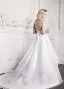 Vestuvinė suknelė su nuotakos linijine rutuline suknele